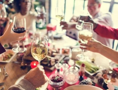 20 απίστευτα απλοί τρόποι για να μην πάρεις κιλά τις γιορτές - Τί προτείνουν οι διατροφολόγοι